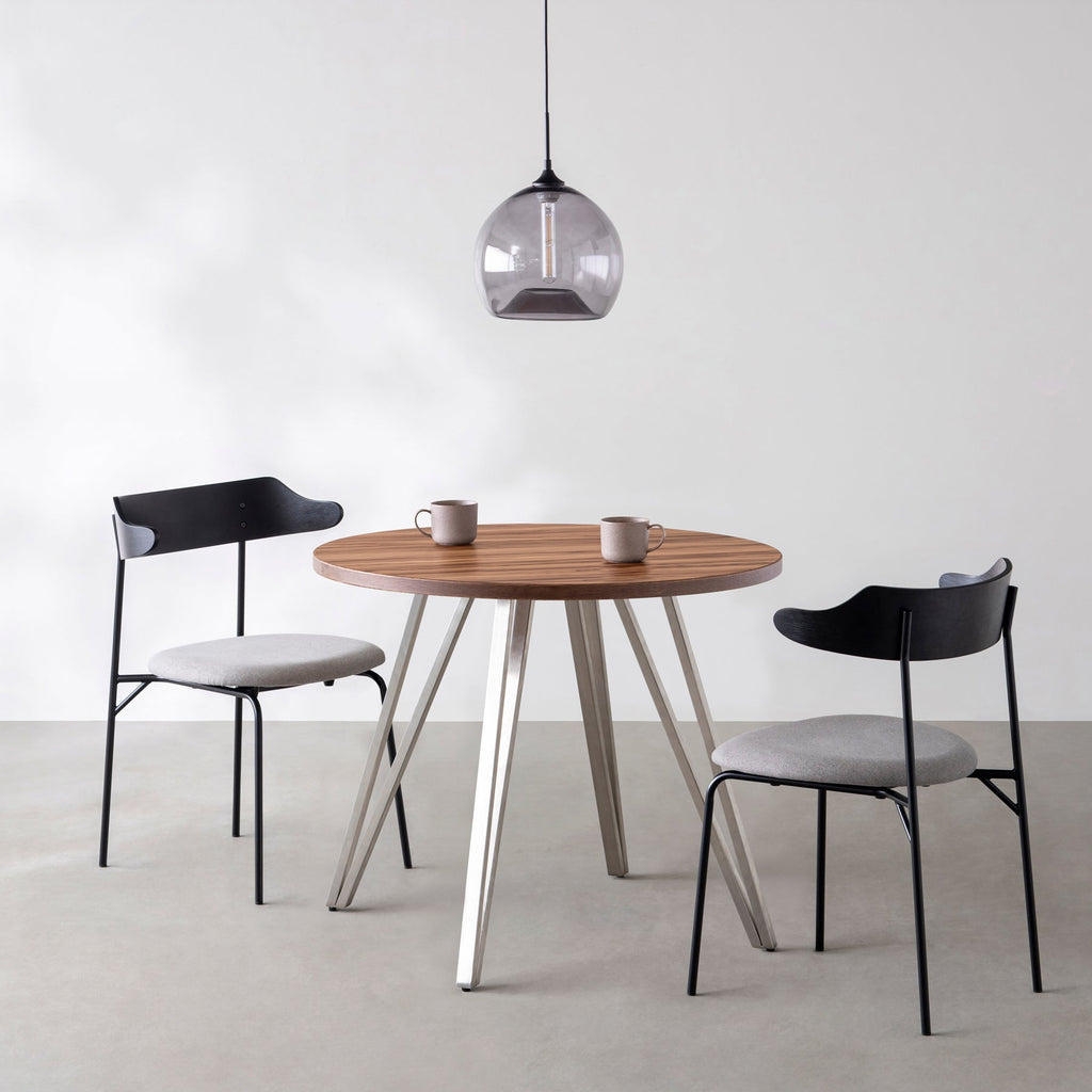 Kanademonoのサテンウォルナットのカフェテーブル