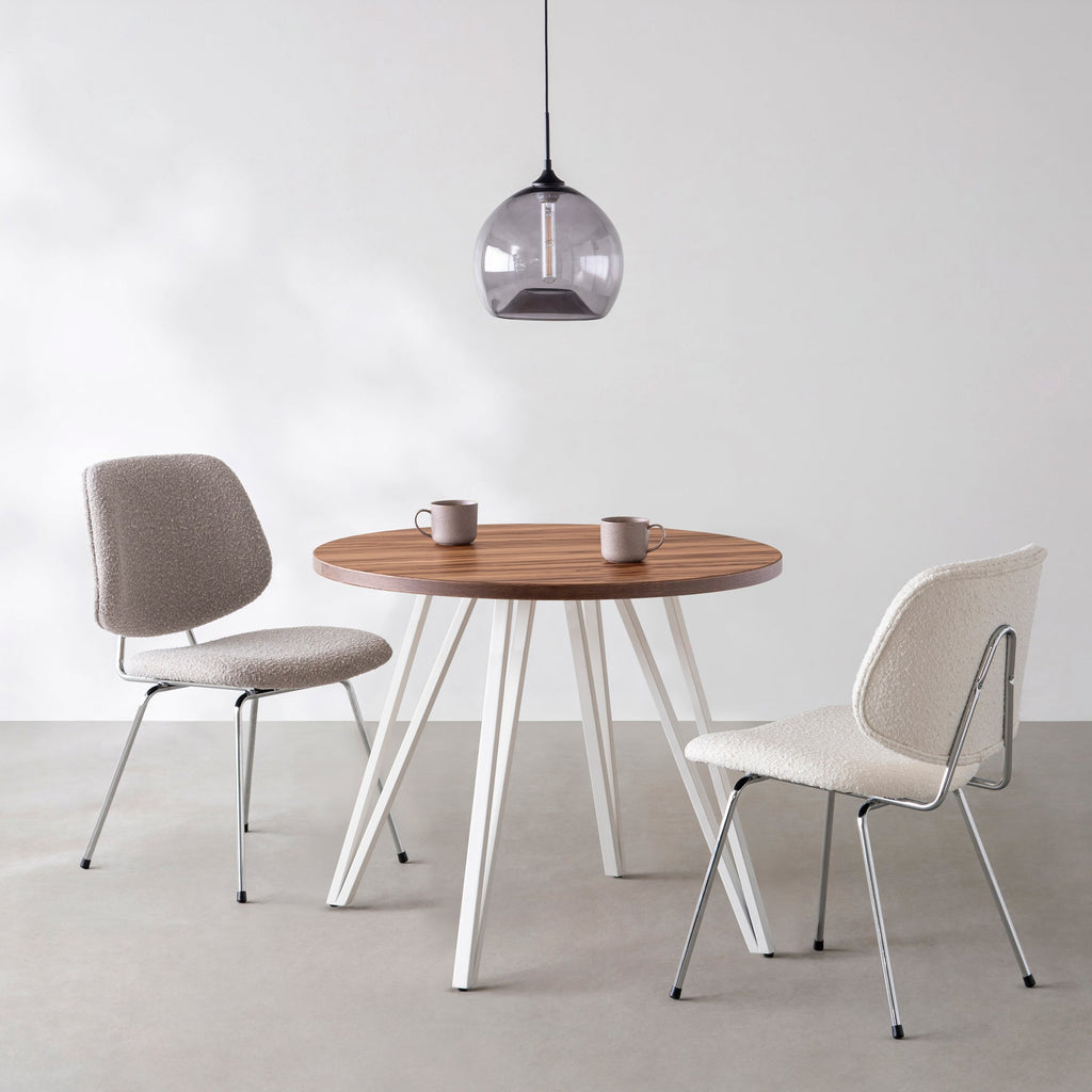 Kanademonoのサテンウォルナットのカフェテーブル