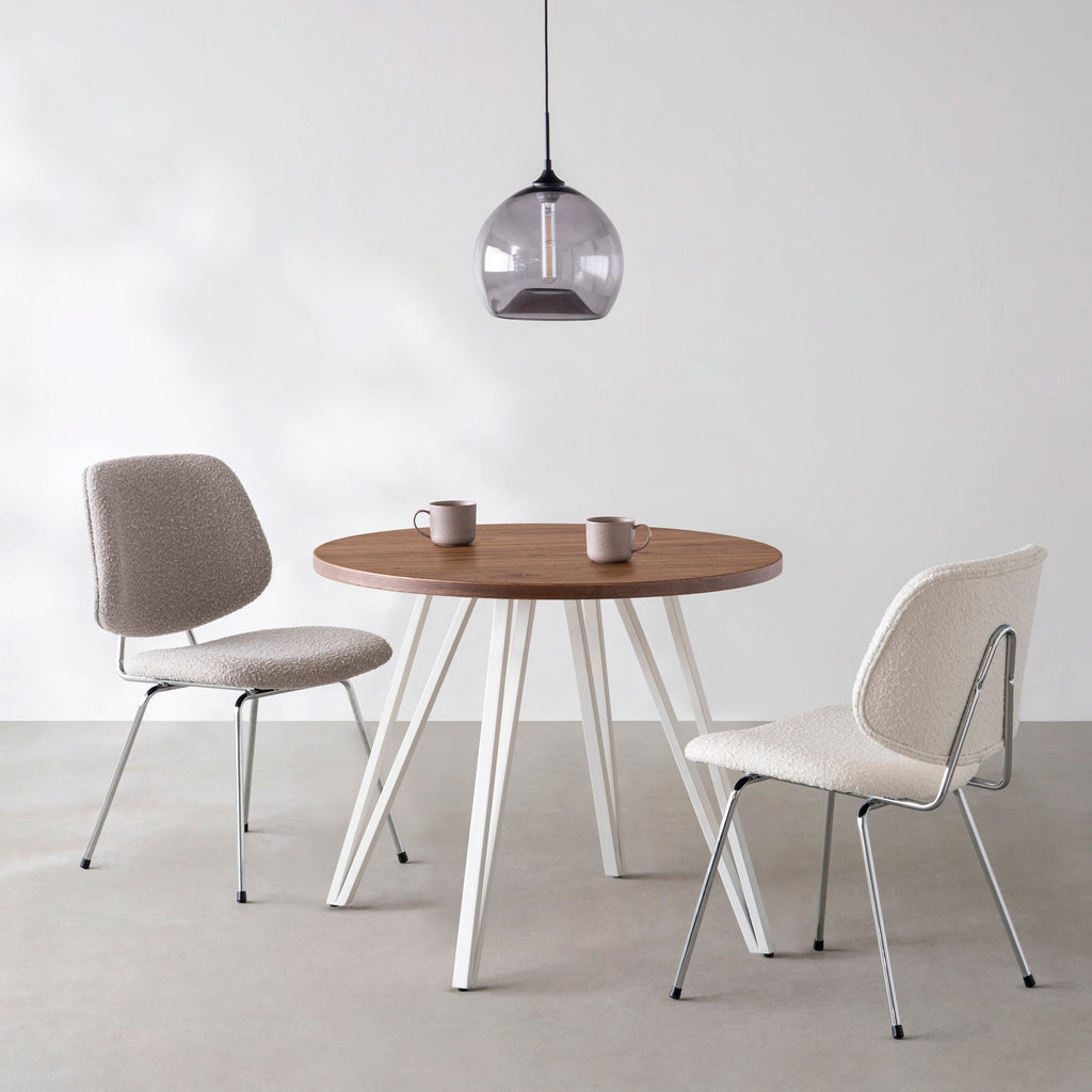 Kanademonoのニューギニアウォルナットのカフェテーブル