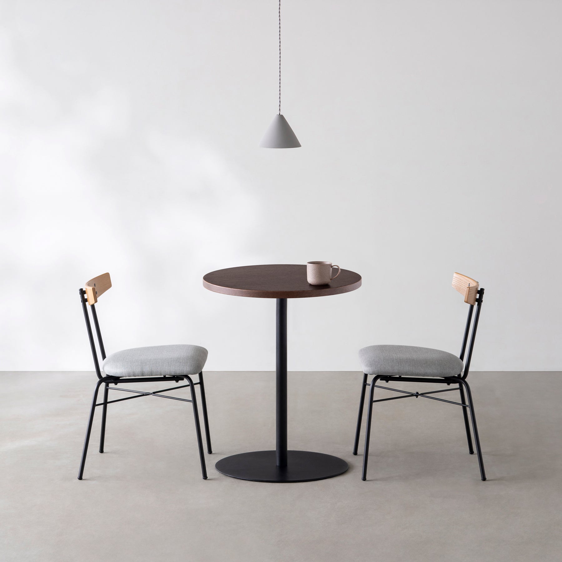 スマート造作カフェテーブル / ウェンジ　黒スチール脚 1本脚 × ラウンド φ50 - 60