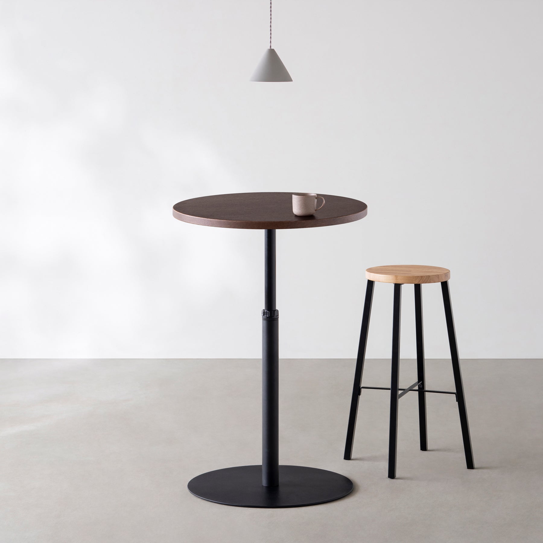 Kanademonoのウェンジのカフェテーブル