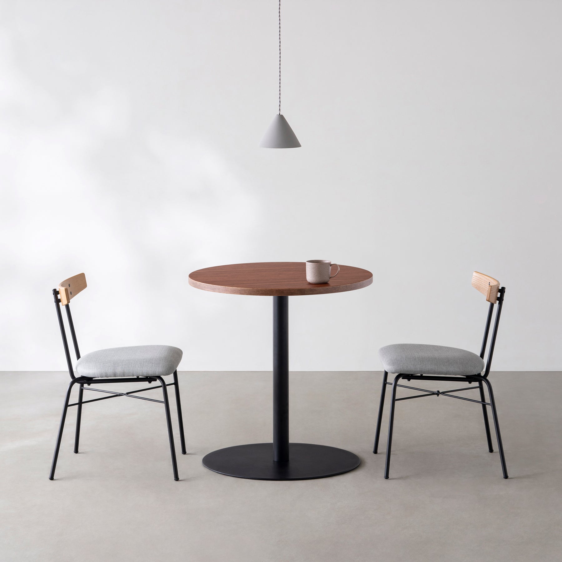 Kanademonoのブビンガのカフェテーブル