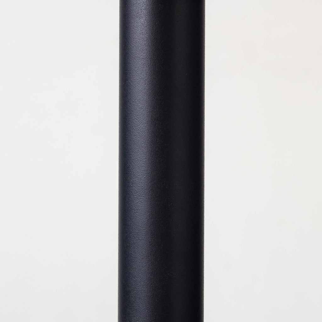 KanademonoのFENIX NTMのコンパクトな1本脚のテーブル