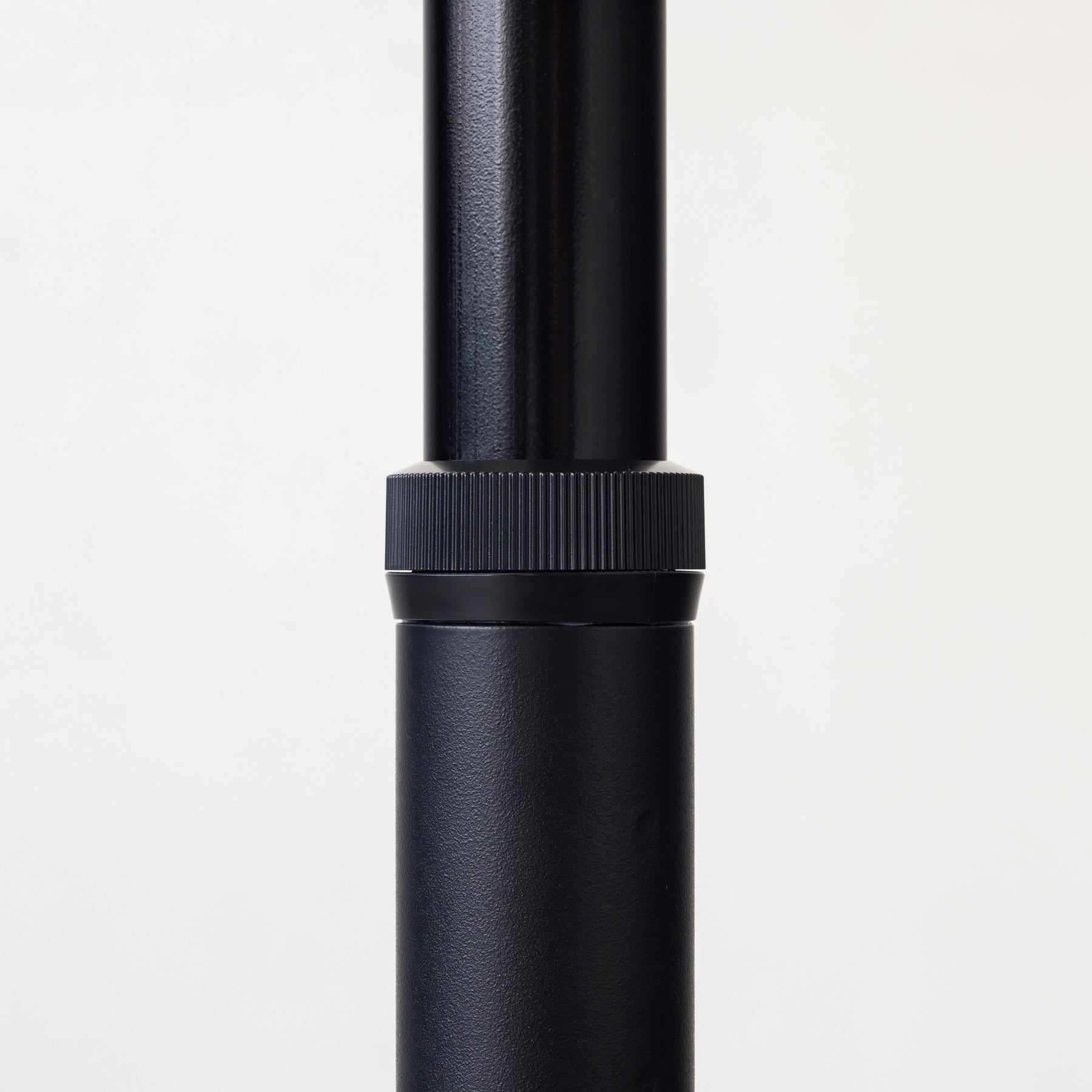 Kanademonoのパインのコンパクトな1本脚のテーブル