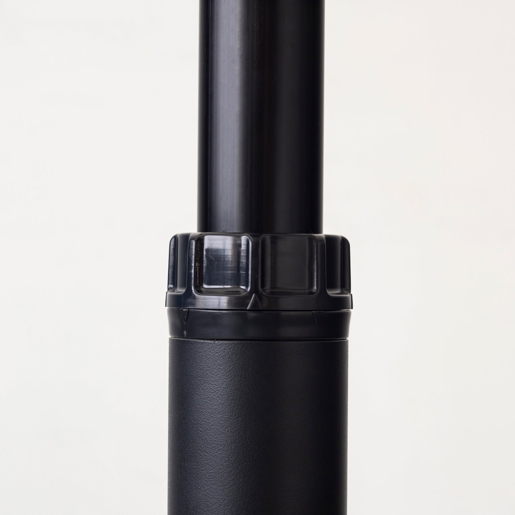 スマート造作カフェテーブル / リノリウム 全32色　黒スチール脚 1本脚 × ラウンド φ61 - 70