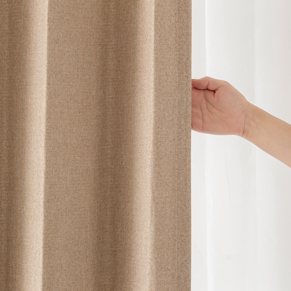 KANADEMONOのポリエステルを100%使用したウォッシャブル・形状記憶のアイボリーの遮光無地カーテン（遮光・遮像）