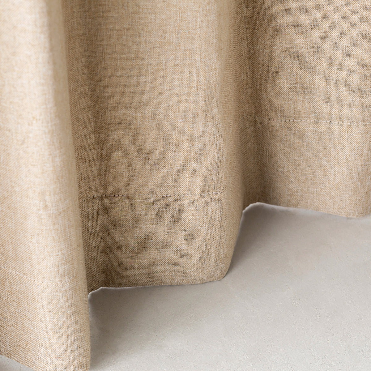 ウォッシャブル・形状記憶のベージュの遮光無地カーテン