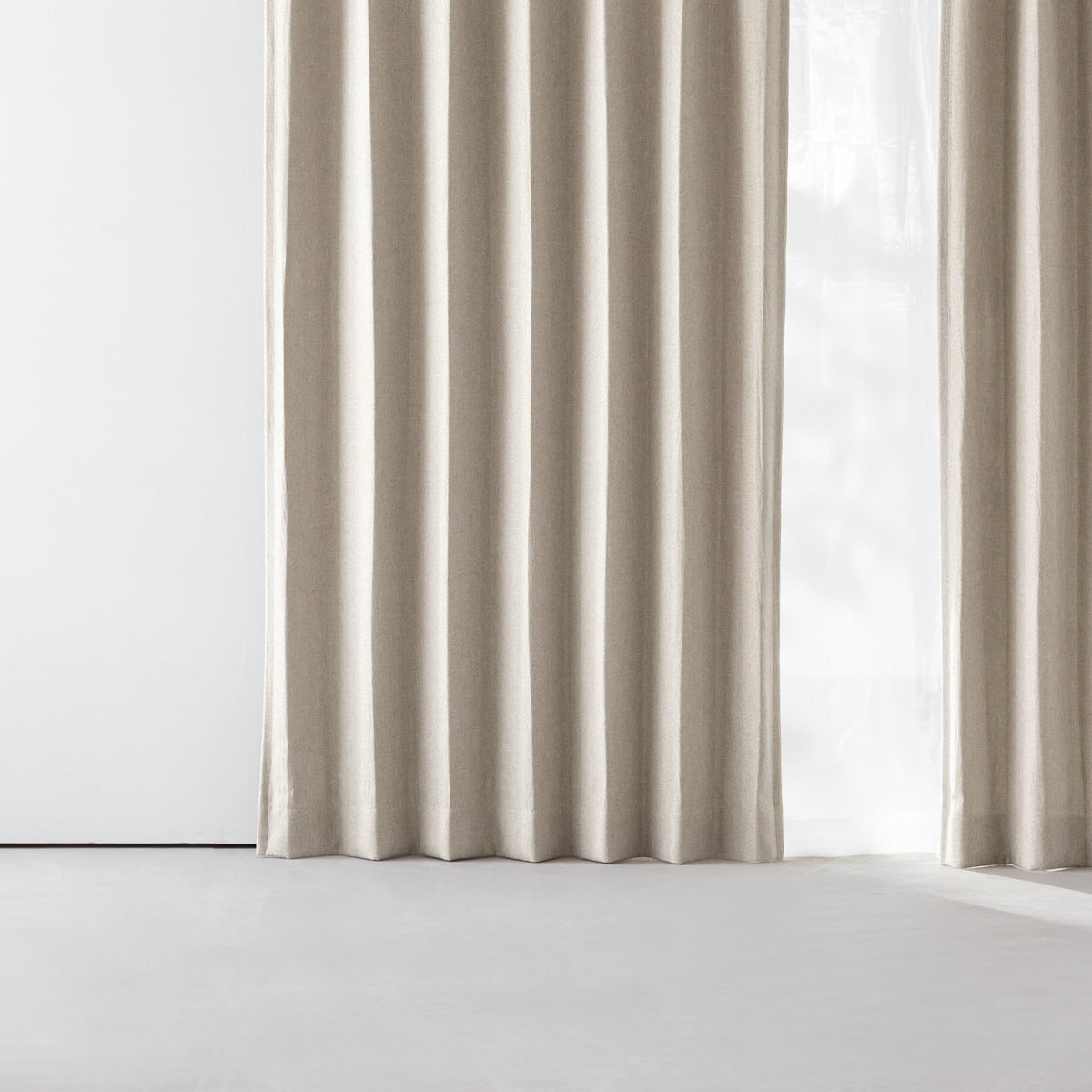 ウォッシャブル・形状記憶のベージュの遮光無地カーテン
