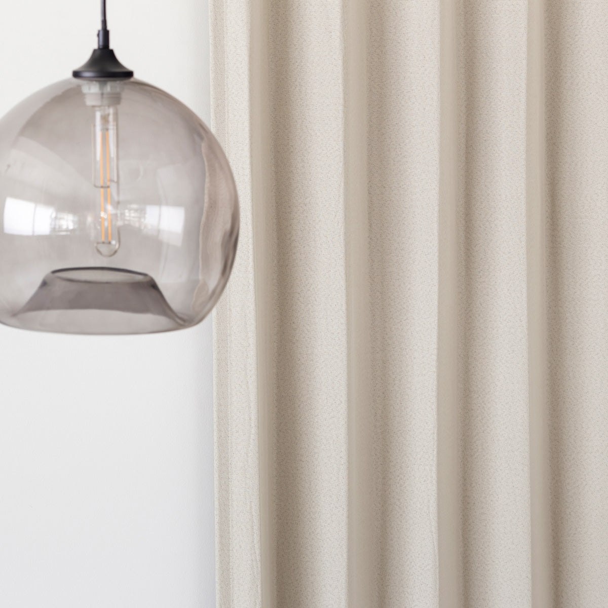 ウォッシャブル・形状記憶のベージュの遮光無地カーテン