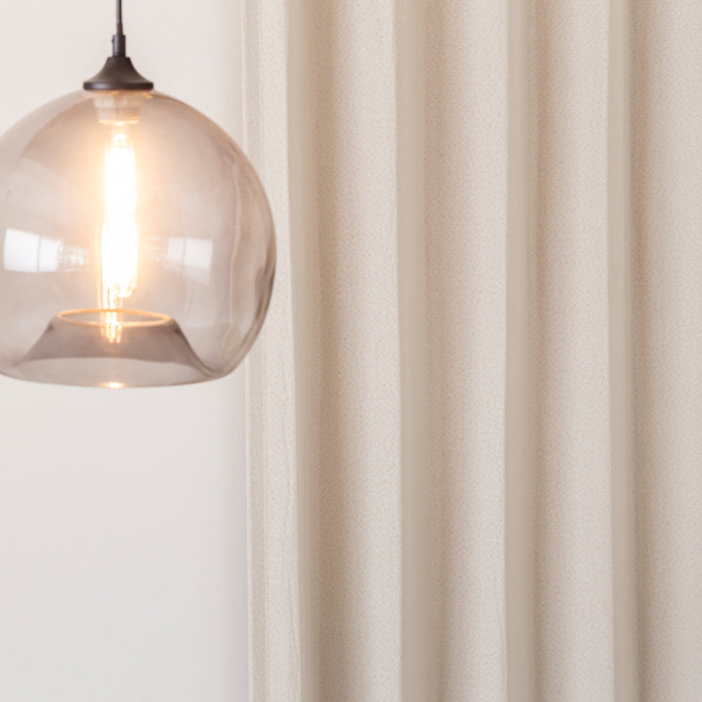 ウォッシャブル・形状記憶のベージュの遮光無地カーテン