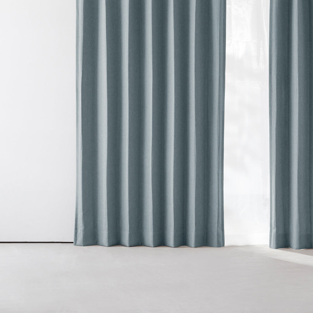 ウォッシャブル・形状記憶のベージュの遮光無地カーテン