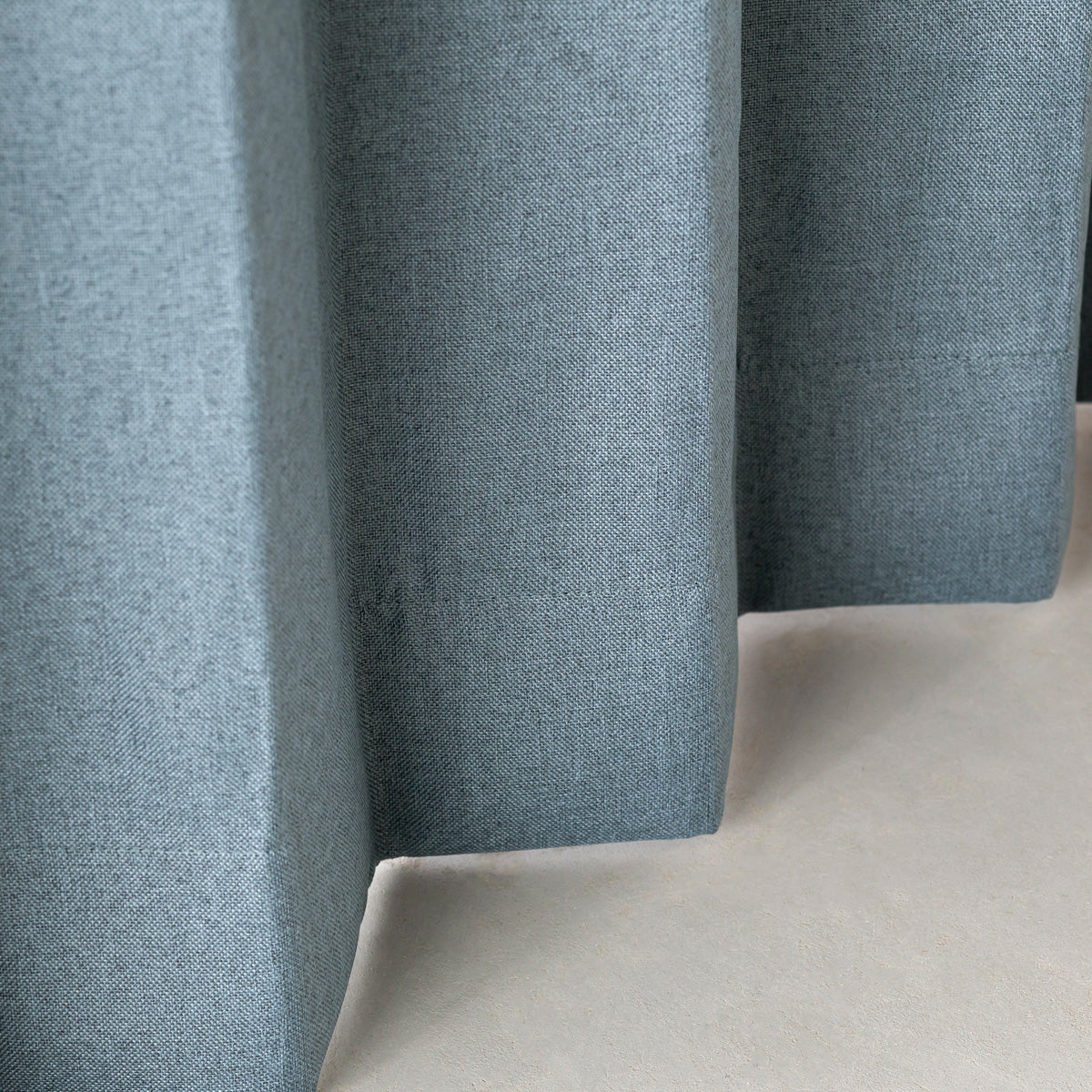 ウォッシャブル・形状記憶のベージュの遮光無地カーテン