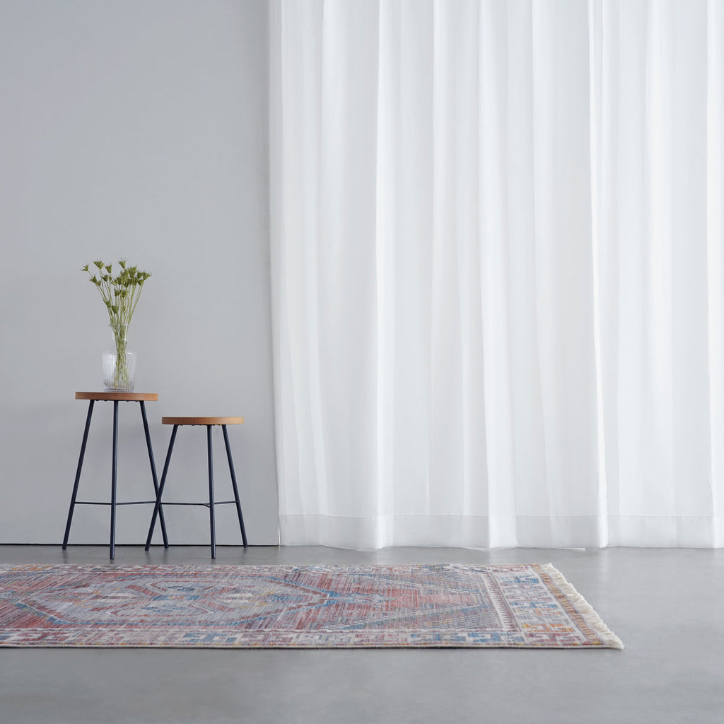 UVカット機能のあるオフホワイトのプライバシーレースカーテン（使用例）