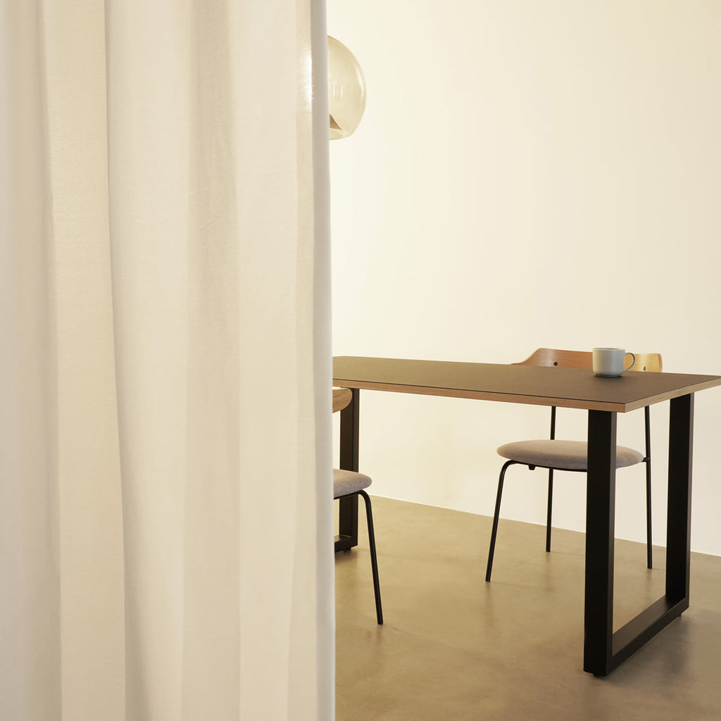 UVカット機能のあるオフホワイトのプライバシーレースカーテン（外からの透け感）