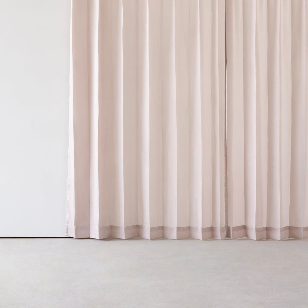 UVカット機能のあるピンクのプライバシーレースカーテン