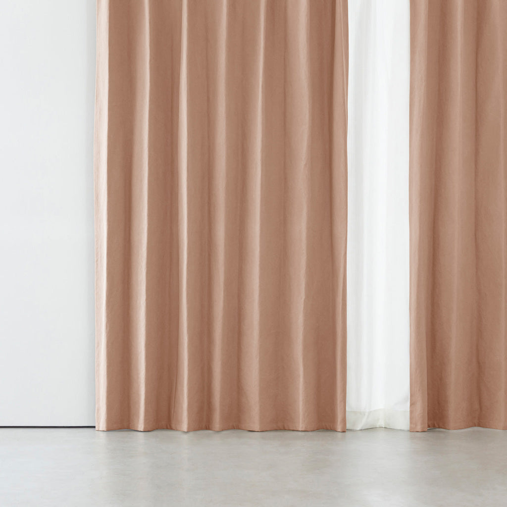 Kanademonoの綿100%使用したヴィンテージテイストに仕上げたコーラルの帆布カーテン