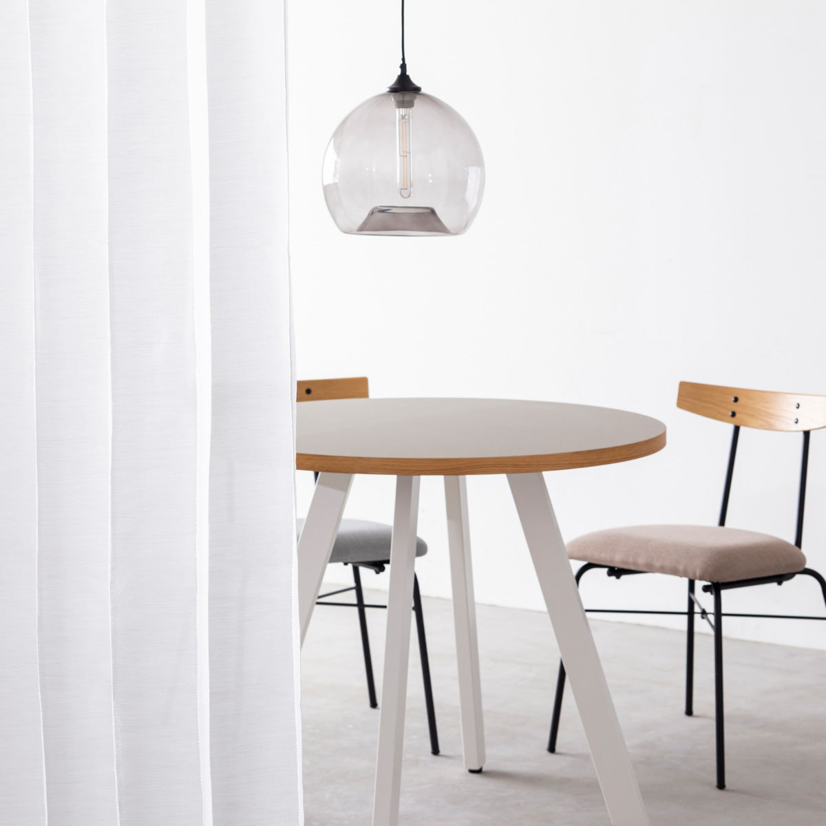 UVカット機能のあるミラーレースカーテン（室内イメージ）