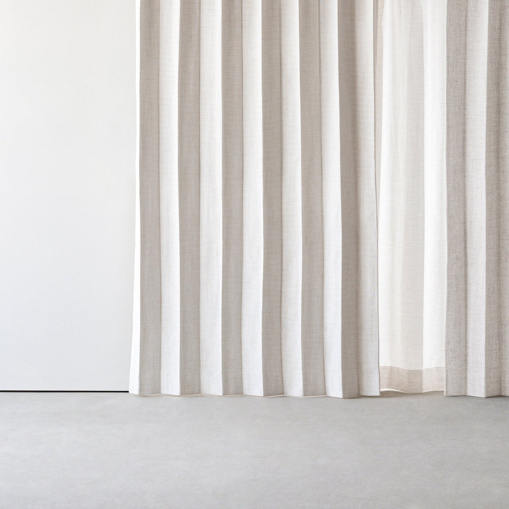 防音・遮熱・保温・完全遮光・形状記憶機能のあるプリーツカーテン（ベージュ）