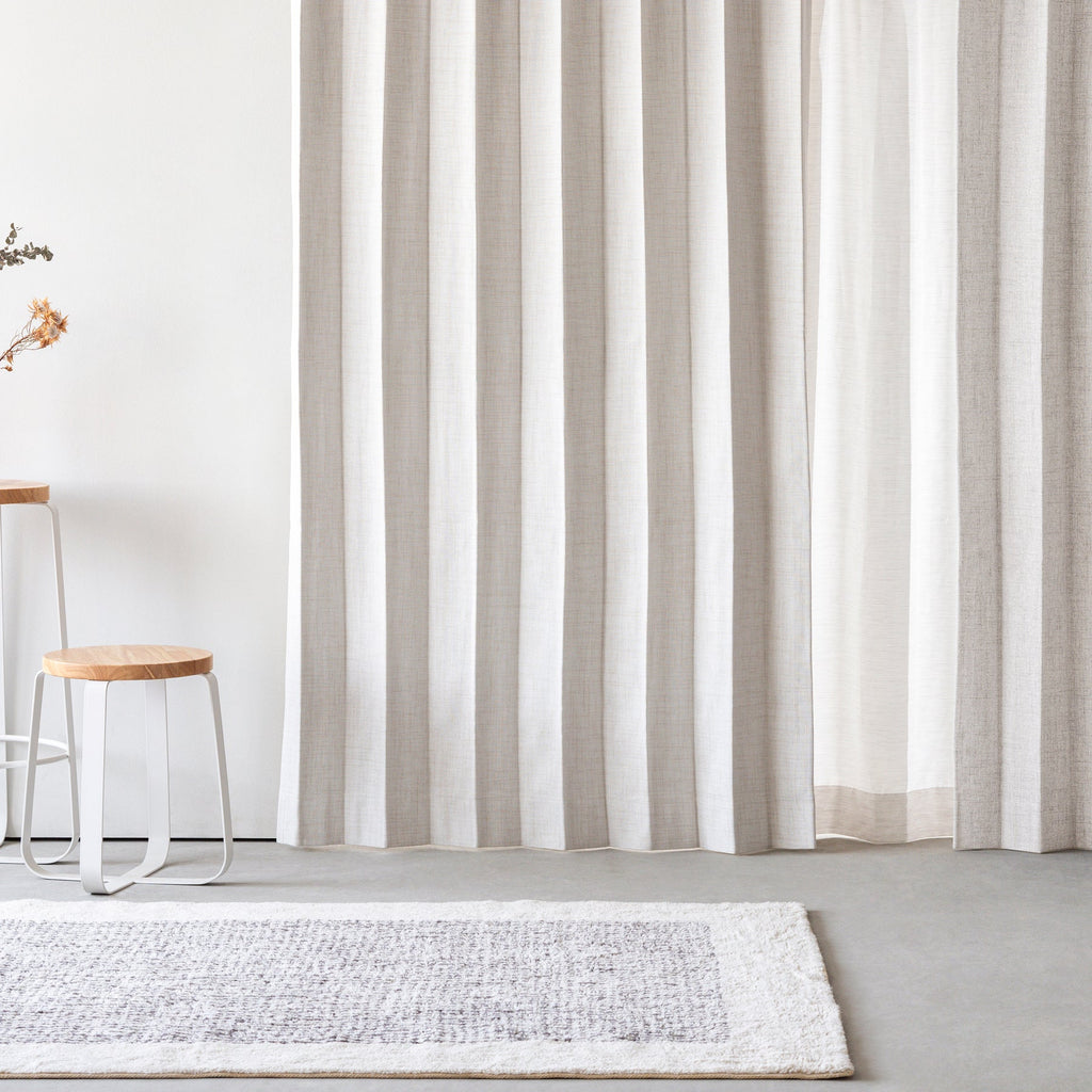 防音・遮熱・保温・完全遮光・形状記憶機能のあるプリーツカーテン（ベージュ）