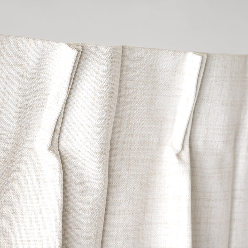 防音・遮熱・保温・完全遮光・形状記憶機能のあるプリーツカーテン（ベージュ）