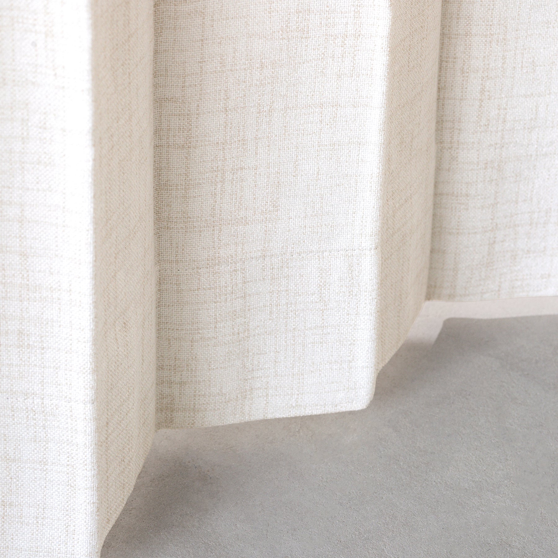 防音・遮熱・保温・完全遮光・形状記憶機能のあるプリーツカーテン（ベージュ）