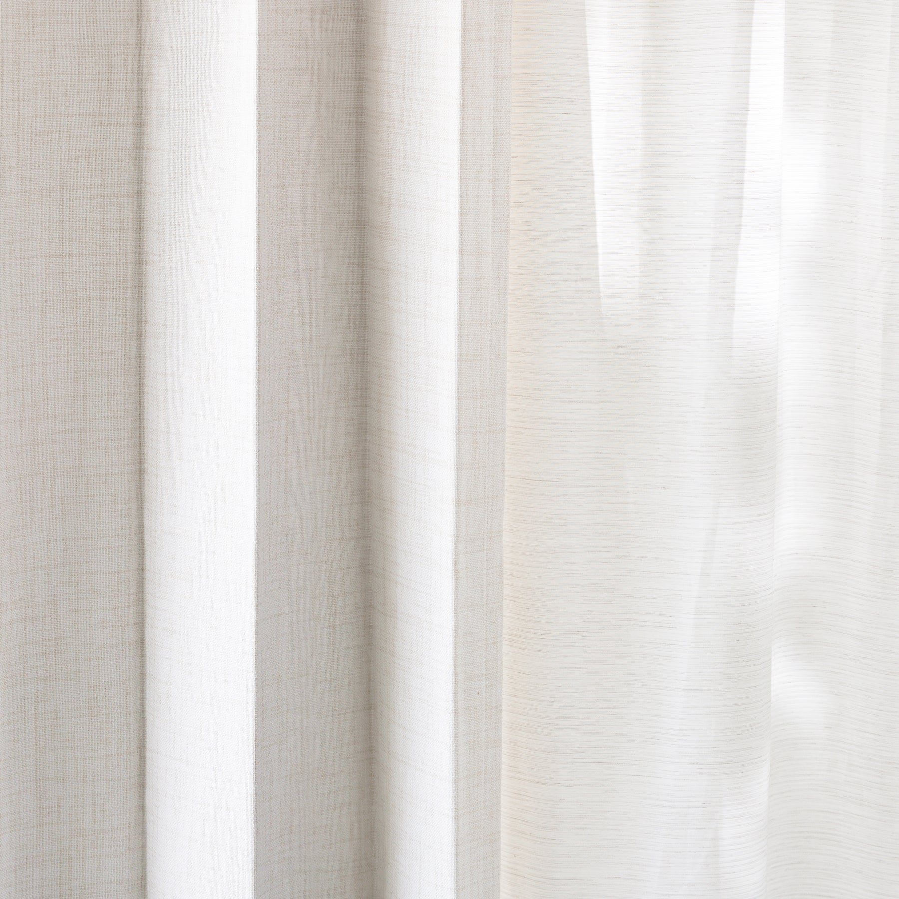 防音・遮熱・保温・完全遮光・形状記憶機能のあるプリーツカーテン（ベージュ）