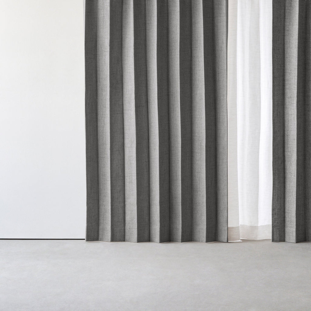 防音・遮熱・保温・完全遮光・形状記憶機能のあるプリーツカーテン（ダークグレー）