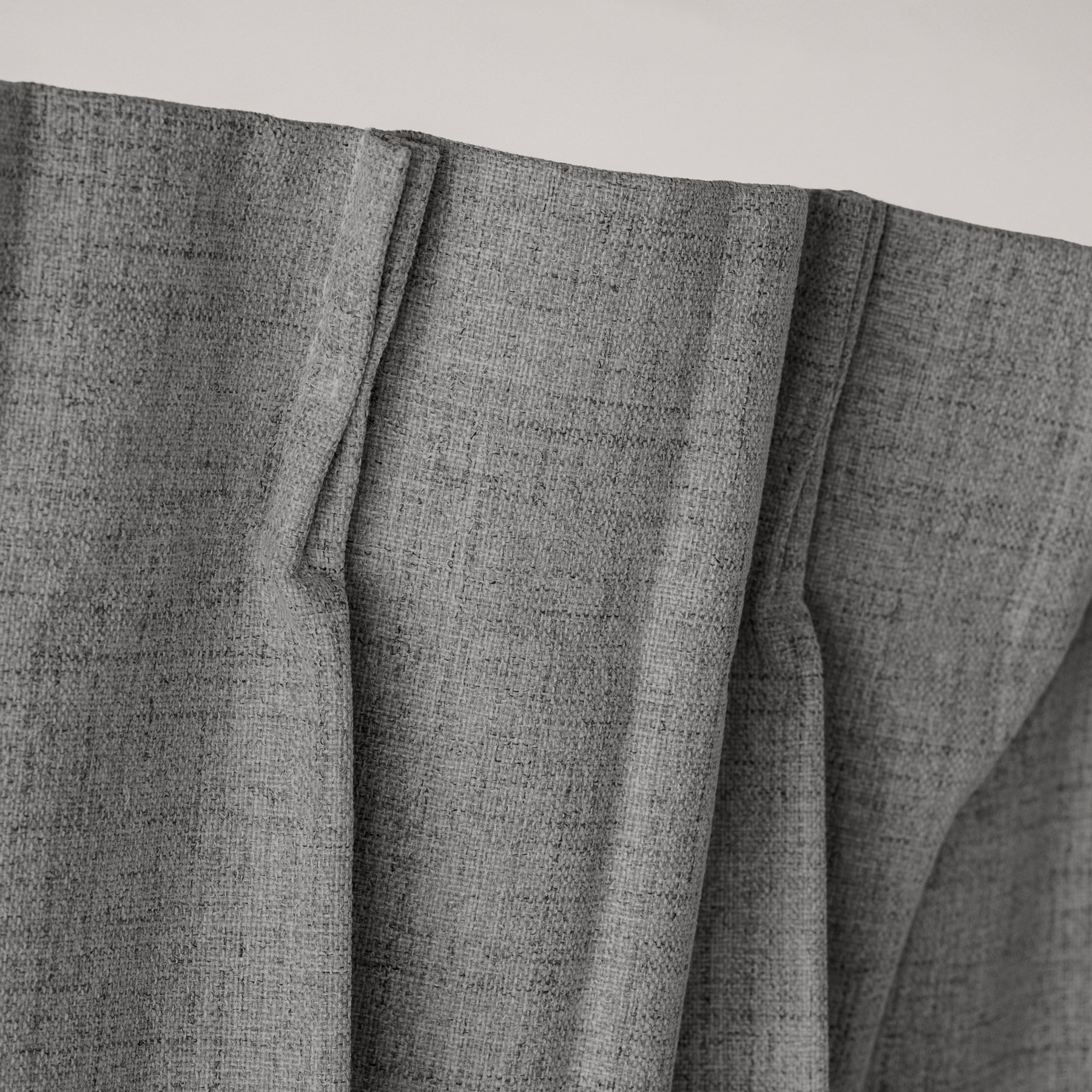 防音・遮熱・保温・完全遮光・形状記憶機能のあるプリーツカーテン（ダークグレー）