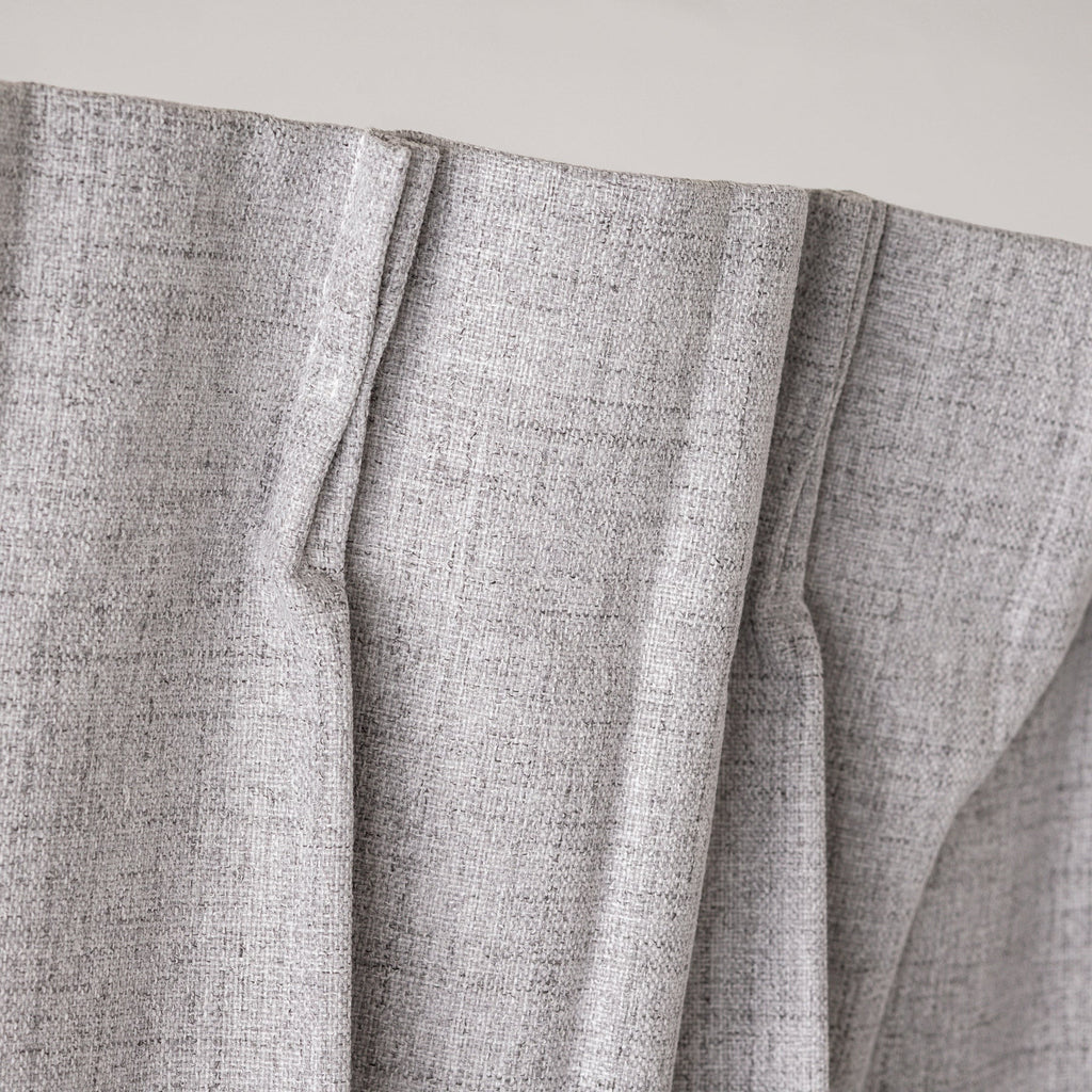 防音・遮熱・保温・完全遮光・形状記憶機能のあるプリーツカーテン（グレー）