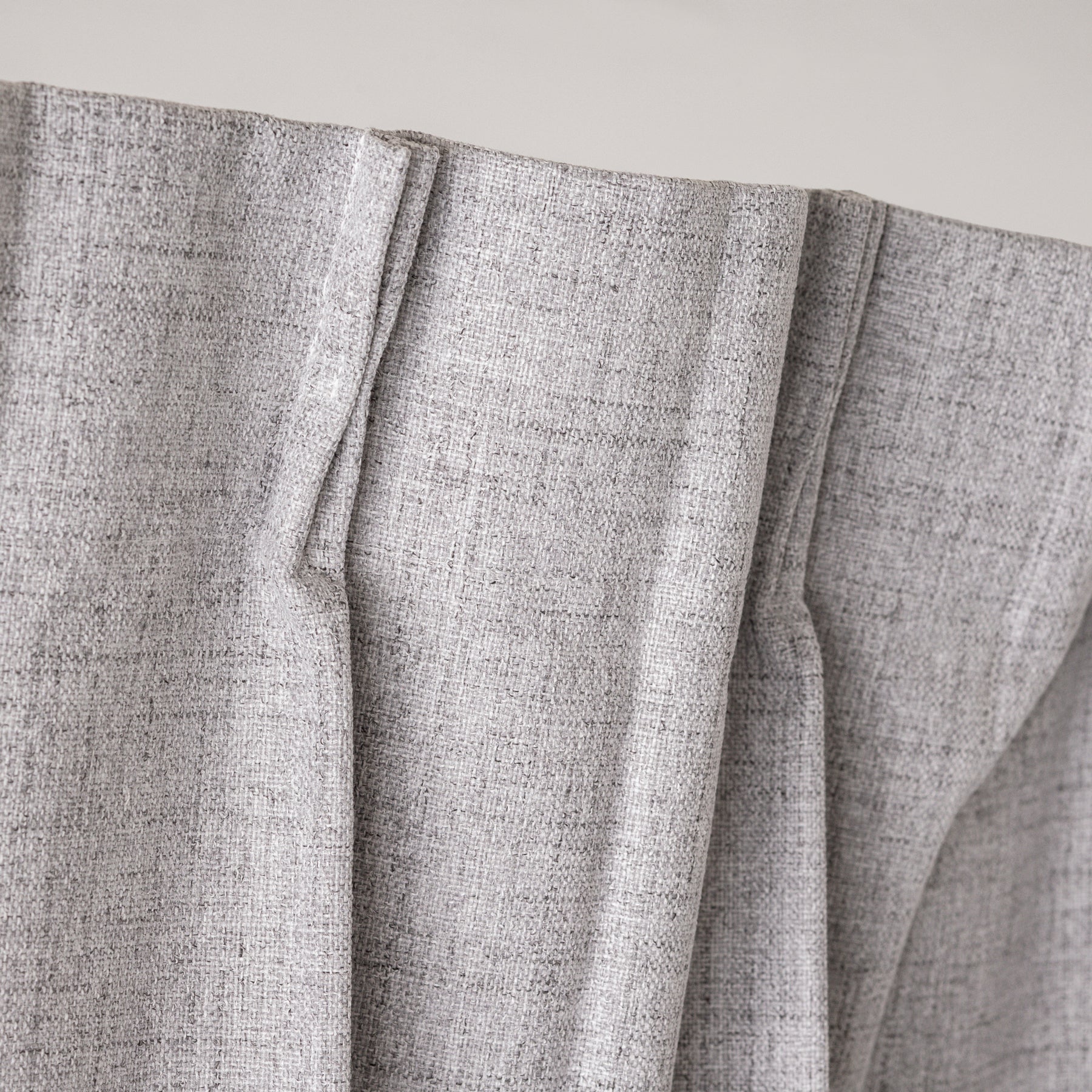 防音・遮熱・保温・完全遮光・形状記憶機能のあるプリーツカーテン（グレー）