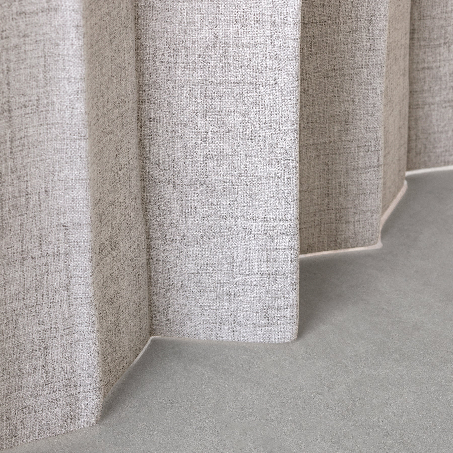 防音・遮熱・保温・完全遮光・形状記憶機能のあるプリーツカーテン（グレー）