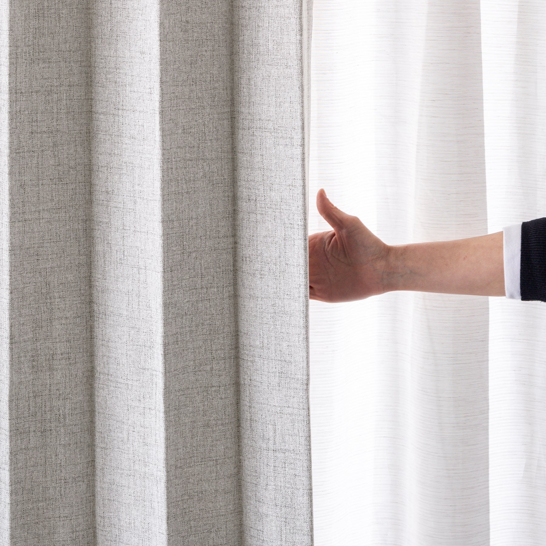 防音・遮熱・保温・完全遮光・形状記憶機能のあるプリーツカーテン（グレー）