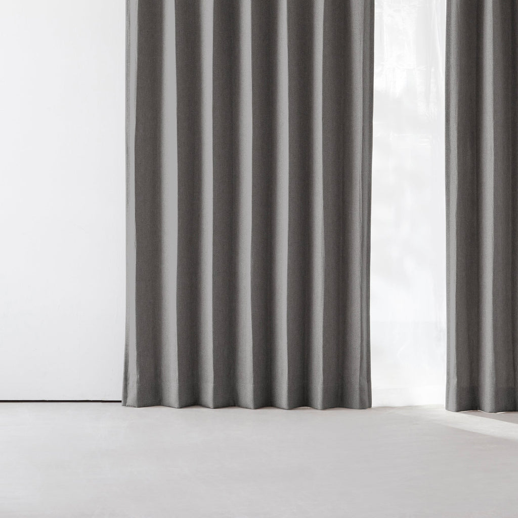 ウォッシャブル・形状記憶のベージュの遮光無地カーテン