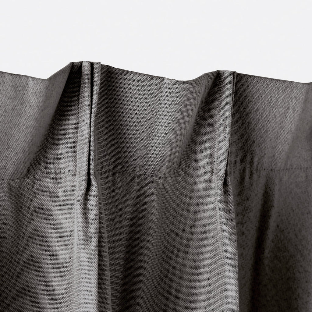 ウォッシャブル・形状記憶のベージュの遮光無地カーテン