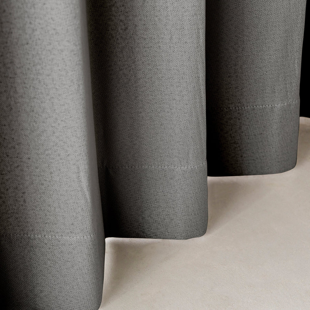 ウォッシャブル・形状記憶のベージュの遮光無地カーテン