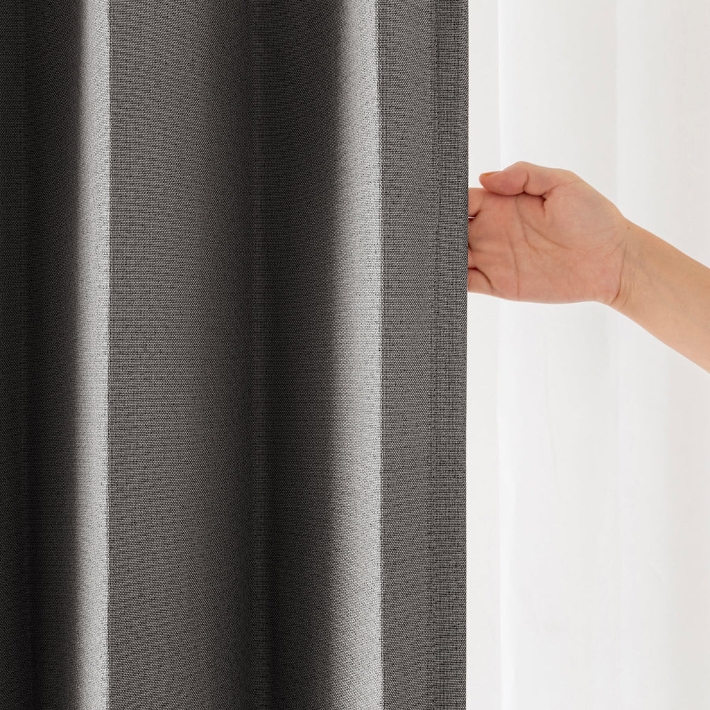 ウォッシャブル・形状記憶のベージュの遮光無地カーテン