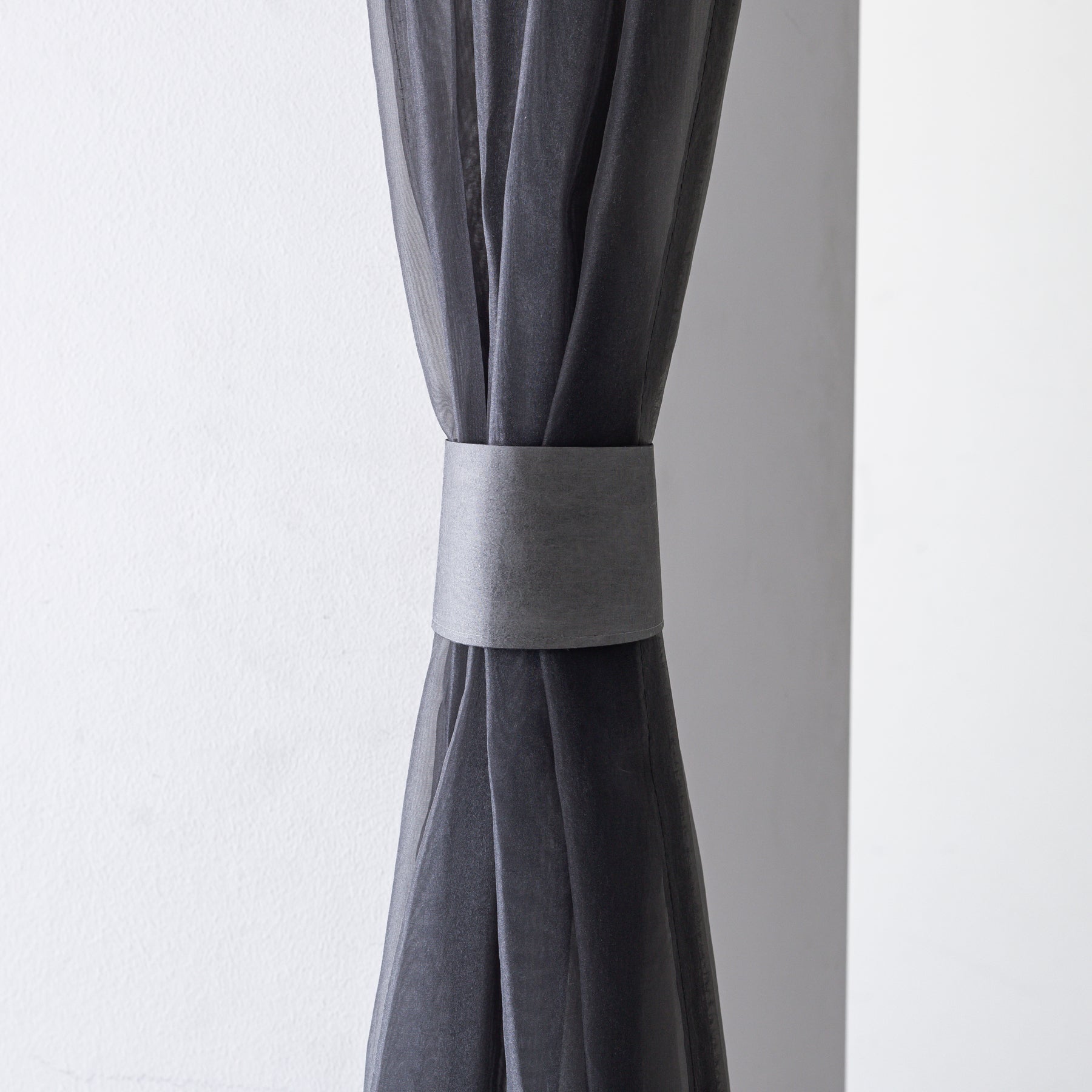 オーガンジー素材の洗えるレースカーテン（ダークグレー）