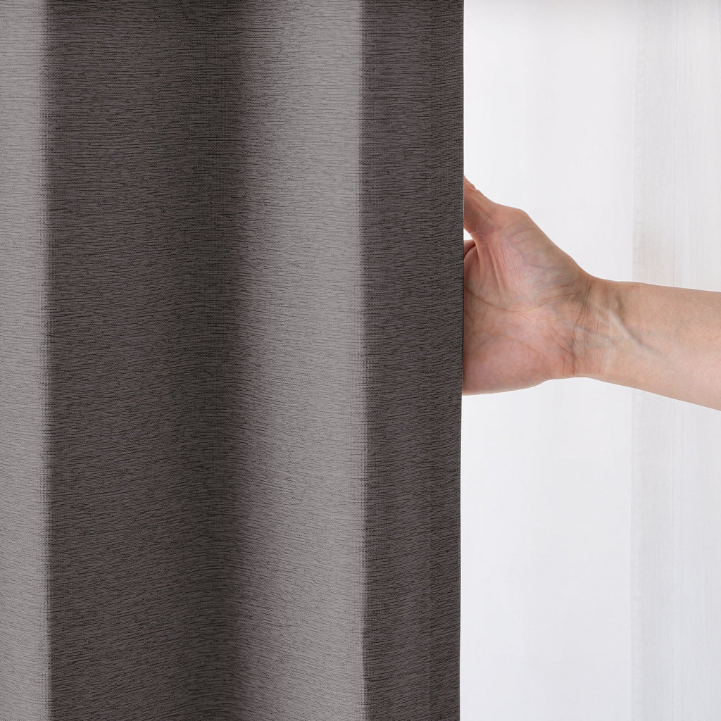 断熱機能のある遮光プリーツカーテン（ブラウン）