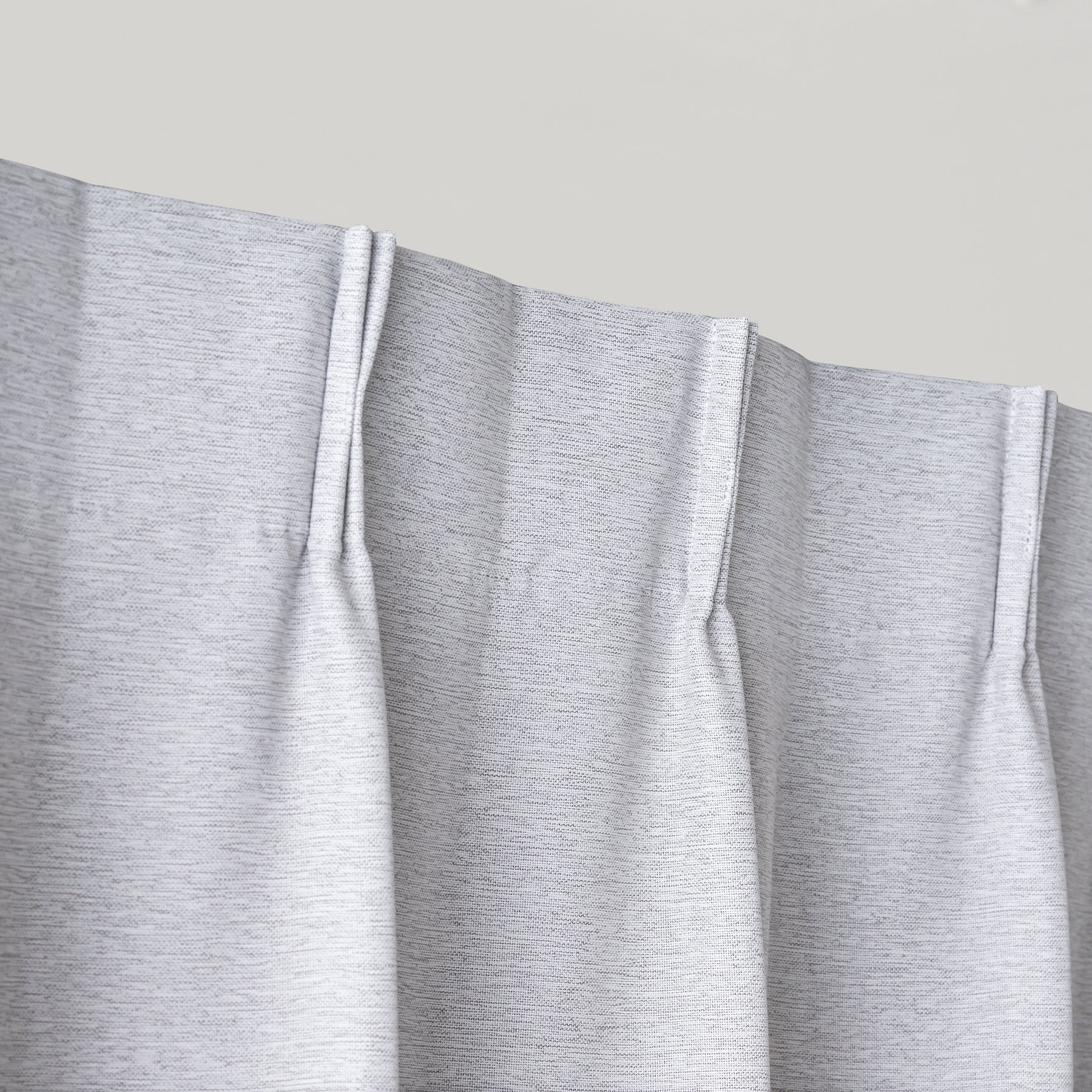 断熱機能のある遮光プリーツカーテン（グレー）