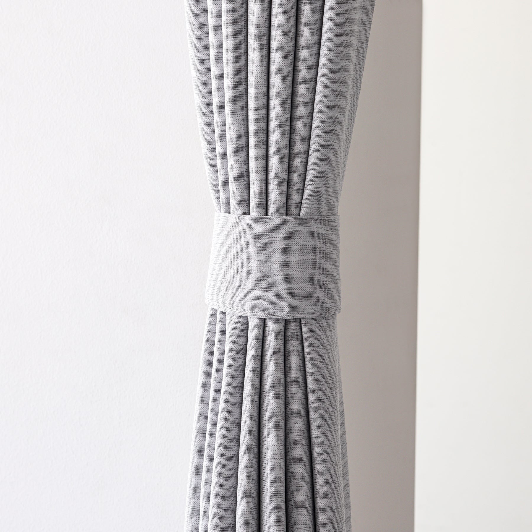 断熱機能のある遮光プリーツカーテン（グレー）