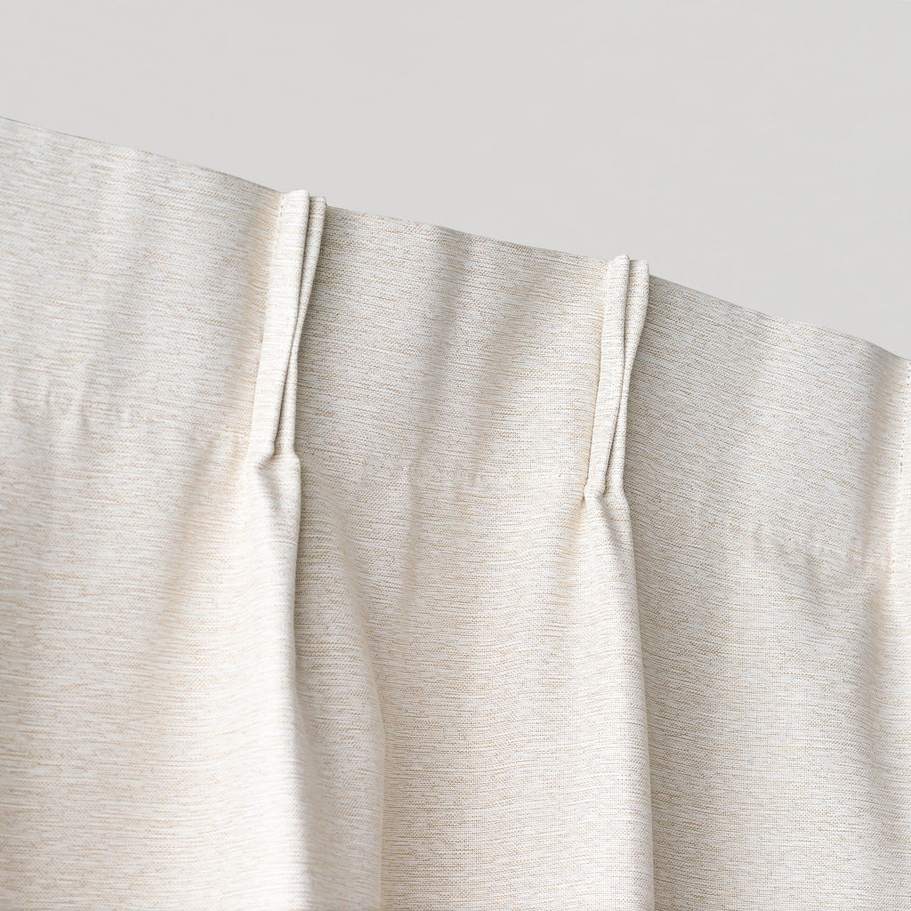 断熱機能のある遮光プリーツカーテン（アイボリー）