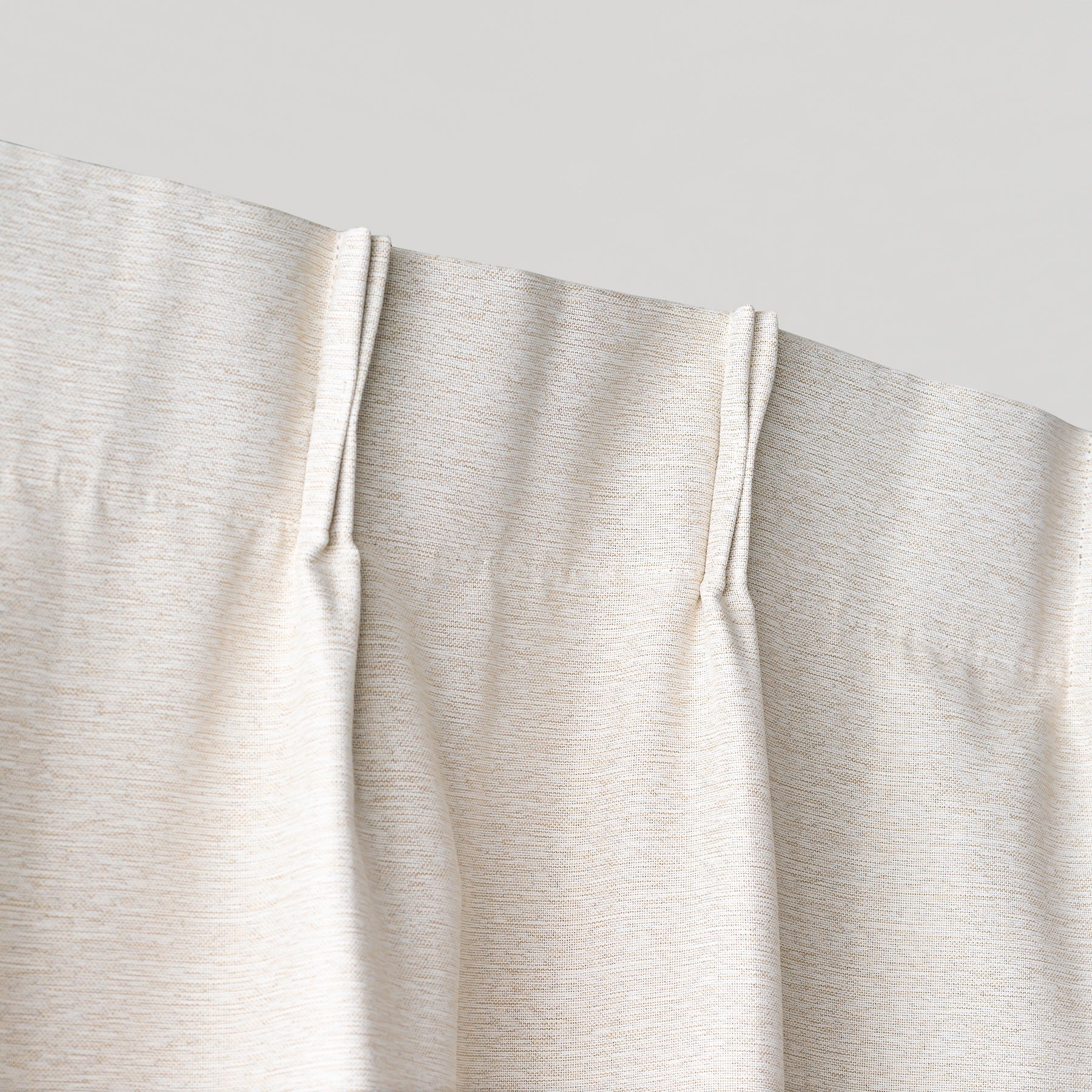 断熱機能のある遮光プリーツカーテン（アイボリー）