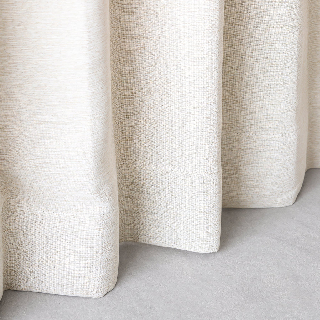 断熱機能のある遮光プリーツカーテン（アイボリー）