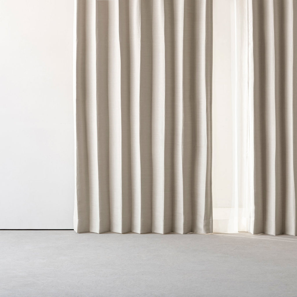 上品な質感の遮光プリーツカーテン（ベージュ）