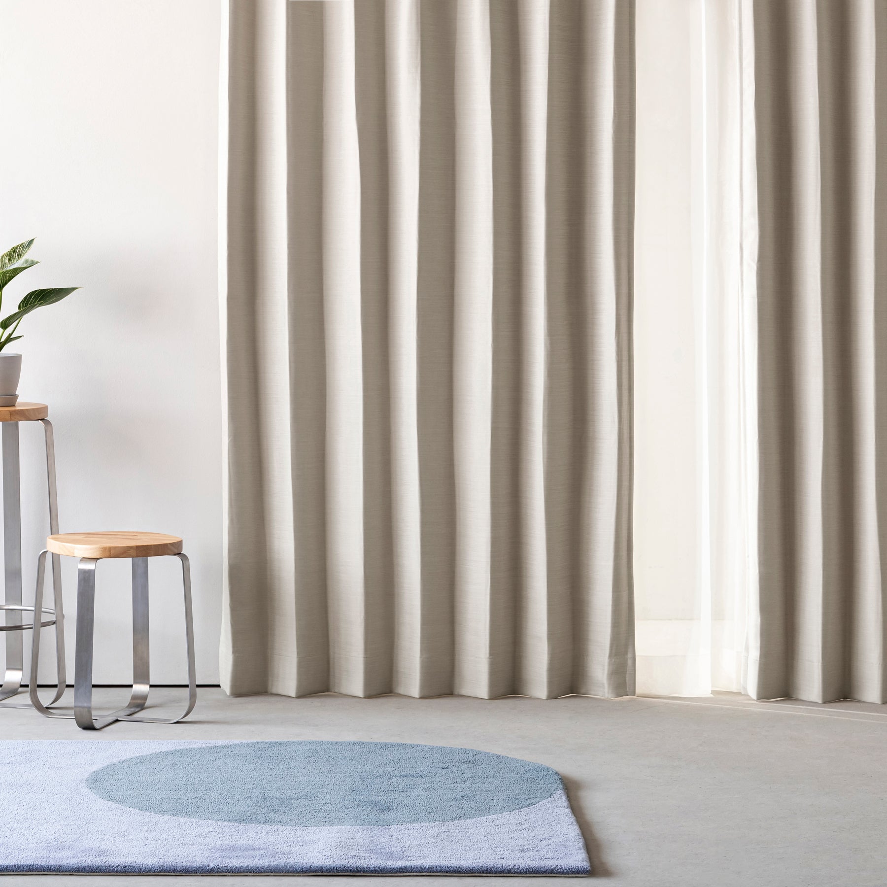 上品な質感の遮光プリーツカーテン（ベージュ）