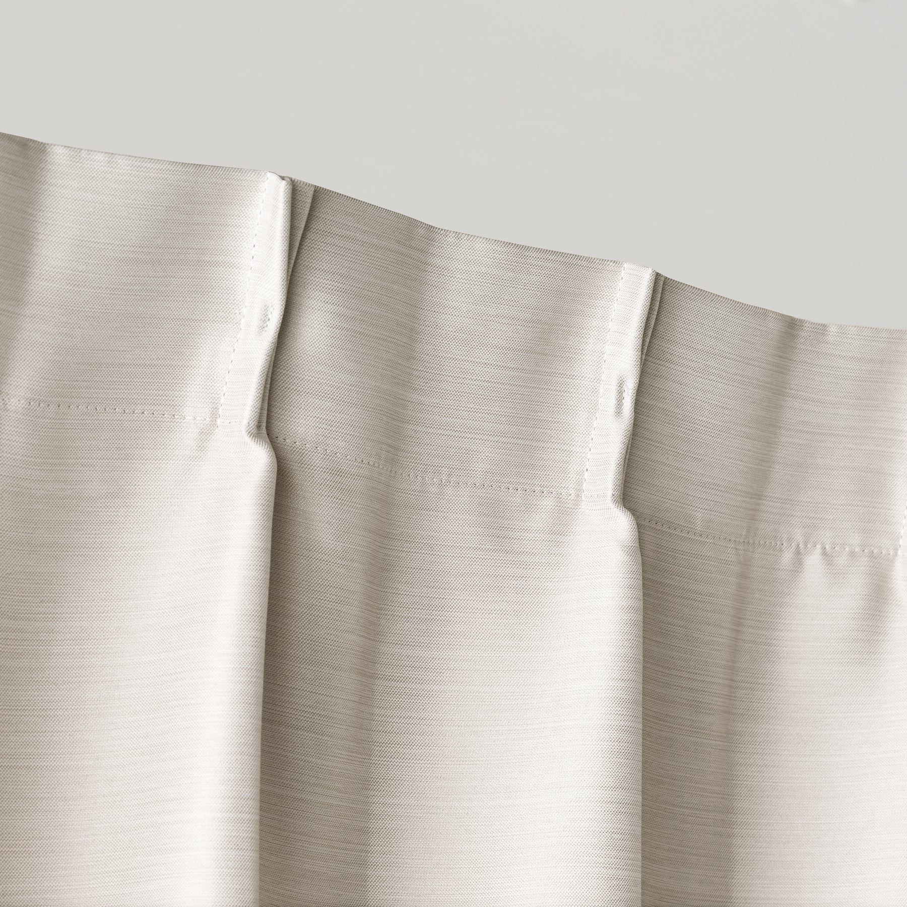 上品な質感の遮光プリーツカーテン（ベージュ）