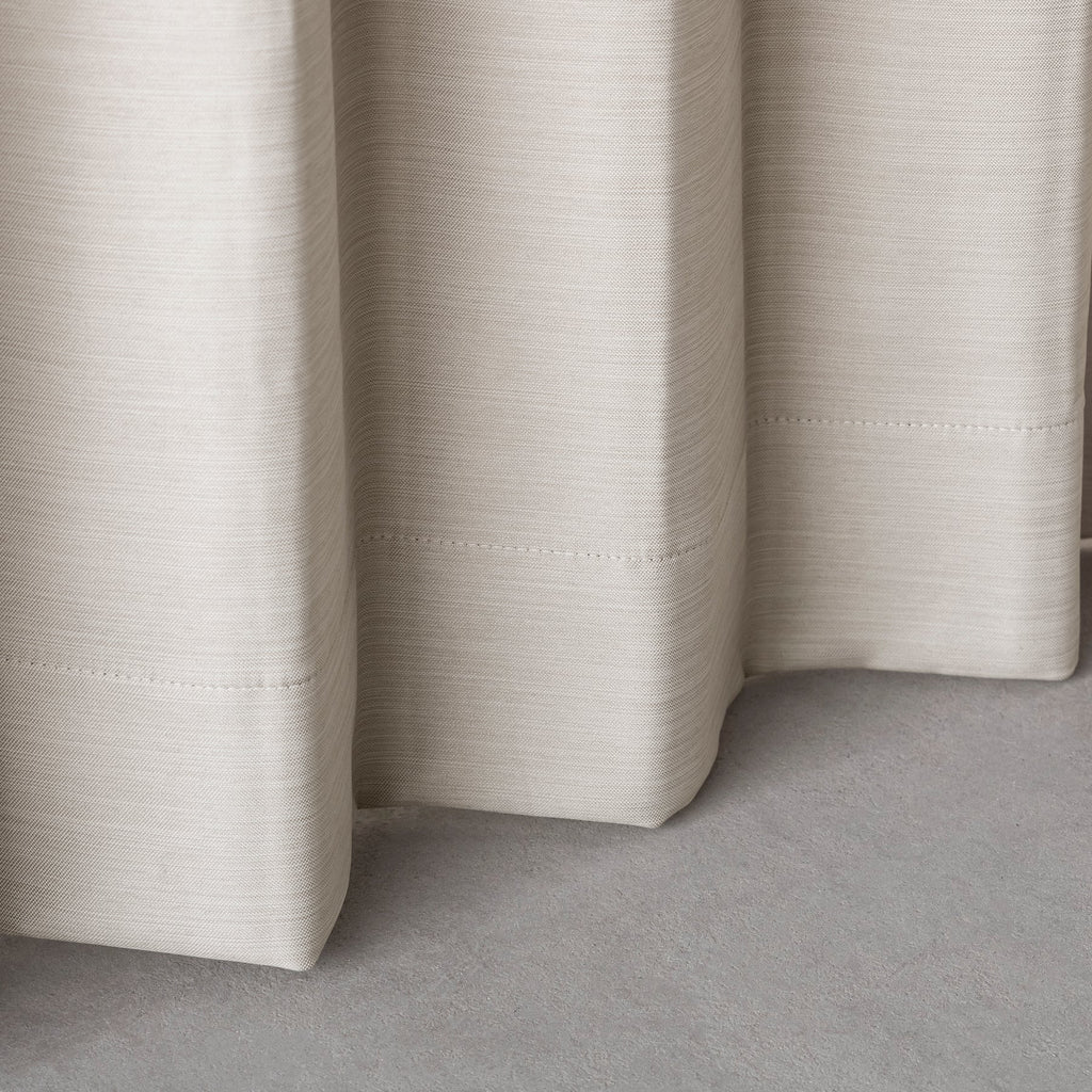 上品な質感の遮光プリーツカーテン（ベージュ）