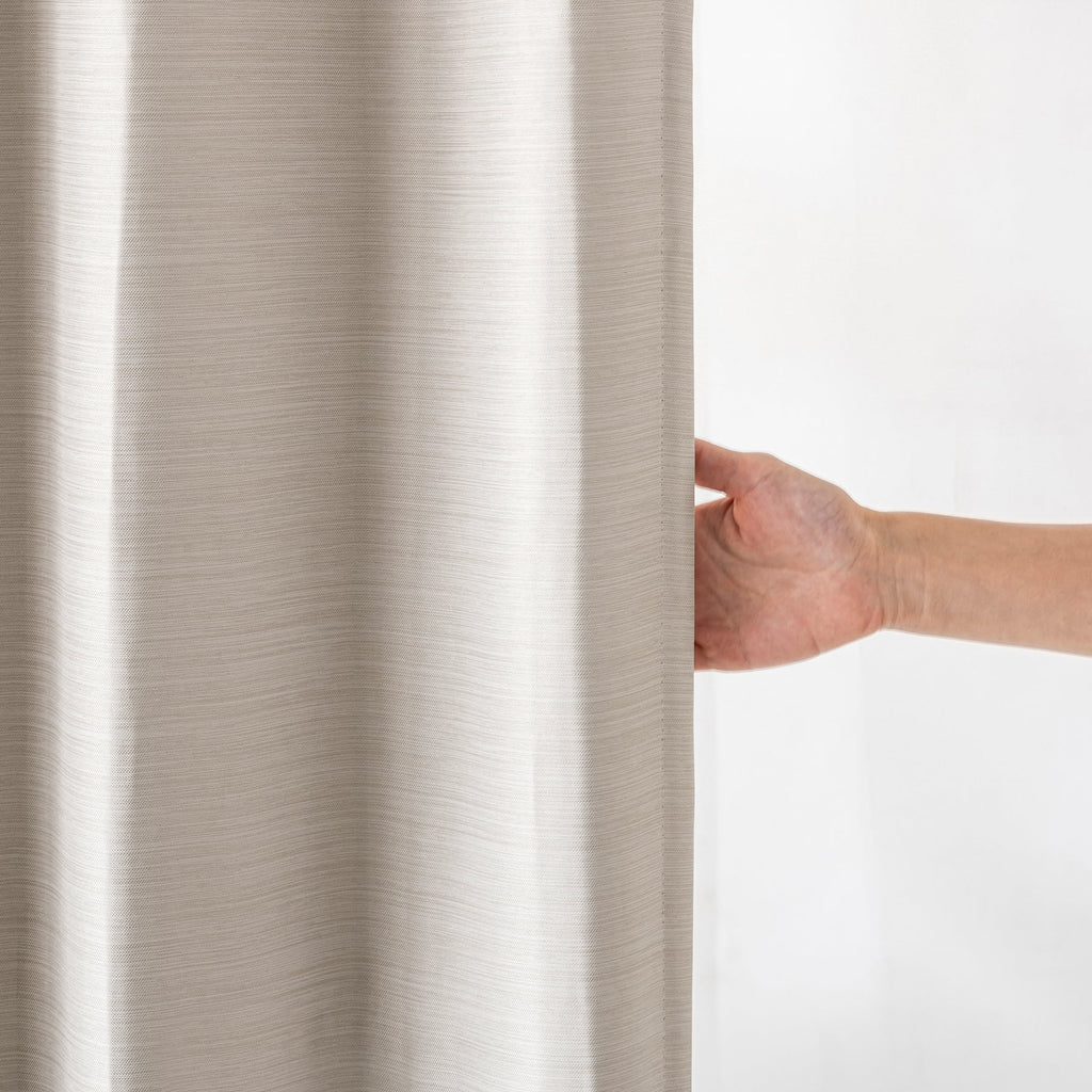 上品な質感の遮光プリーツカーテン（ベージュ）