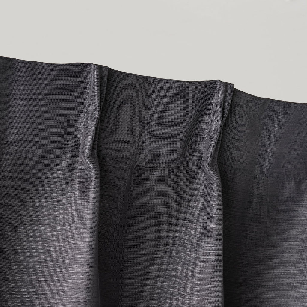 上品な質感の遮光プリーツカーテン（ダークグレー）