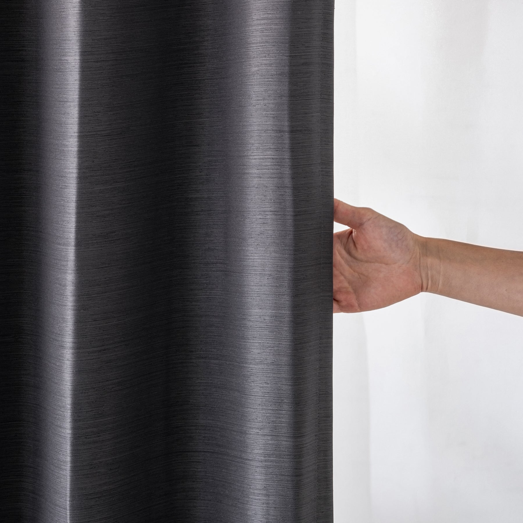 上品な質感の遮光プリーツカーテン（ダークグレー）